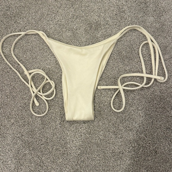 OneOne Swimwear Free People Ariel Bottom Ivory Side Ties Adjustable size XS NWOT - Picture 4 of 10